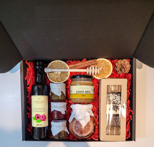 KOŠ DÁRKOVÁ SADA SIRUP MED PERNÍČEK CITRONY V SIRUPU KONFITURY